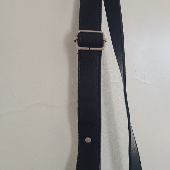 M0851 Shoulder Crossbody Bag Black Leather Small - Picture 5 of 10